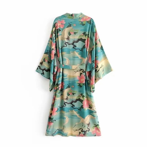 Elegant Crane Maxi Kimono In Watercolor Green - Picture 4 of 11